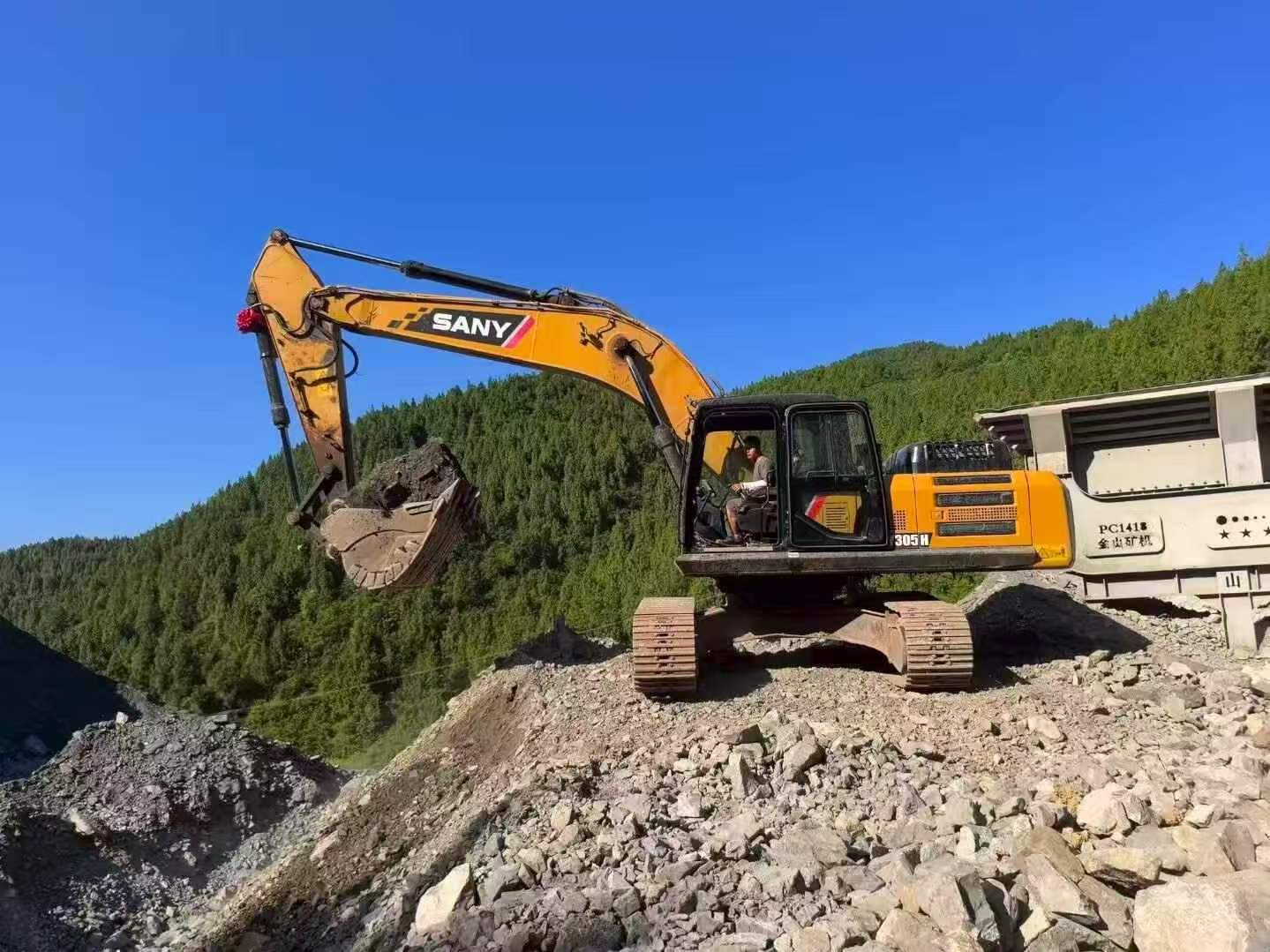 Buy Sany SY245H Used Excavator / 3 Buy Sany SY245H Used Excavator / 3