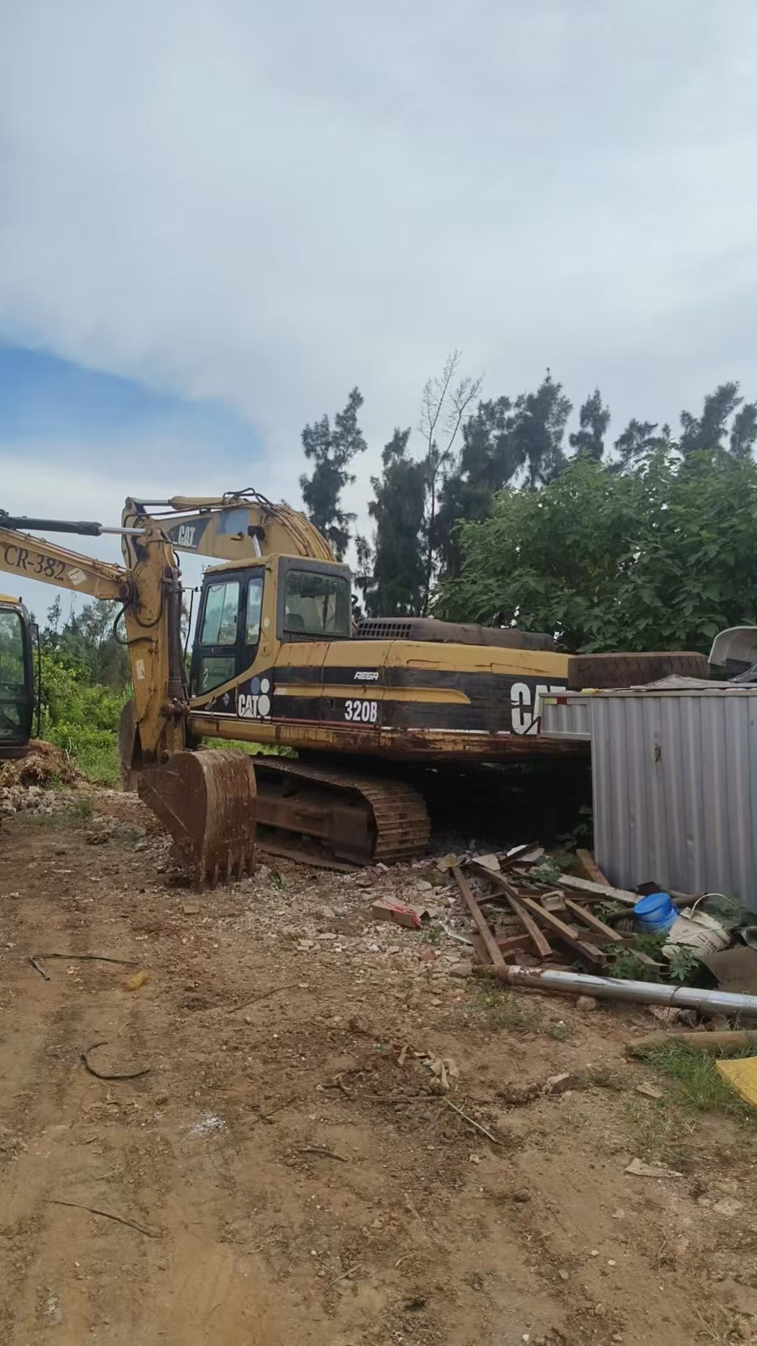 Buy Caterpillar 320B Used Excavator / 3 Buy Caterpillar 320B Used Excavator / 3