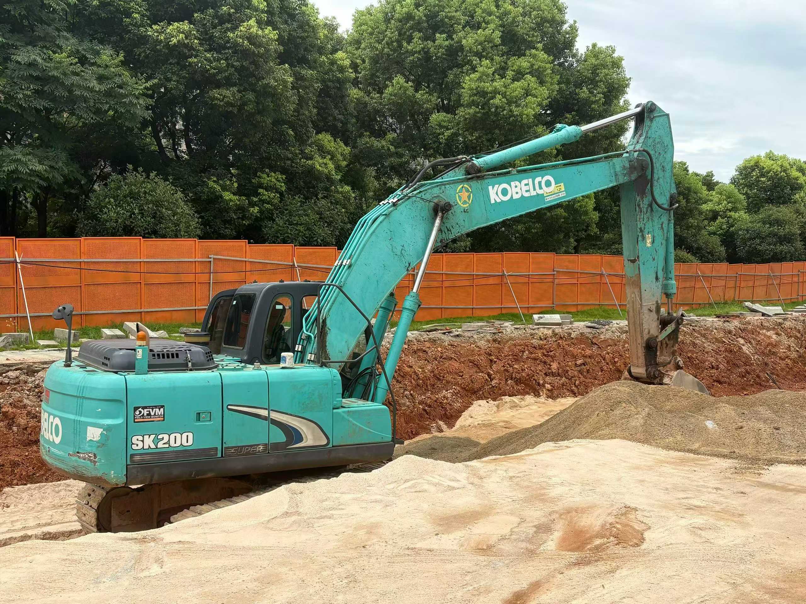 Buy Kobelco SK200 Used Excavator / 9 Buy Kobelco SK200 Used Excavator / 9