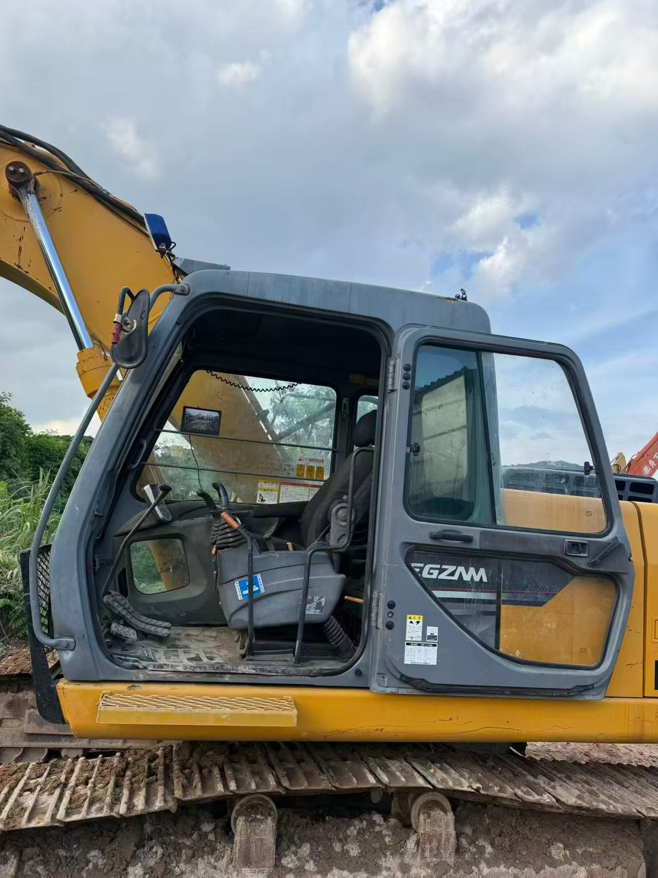 Buy Kato HD820V Used Excavator / 5 Buy Kato HD820V Used Excavator / 5