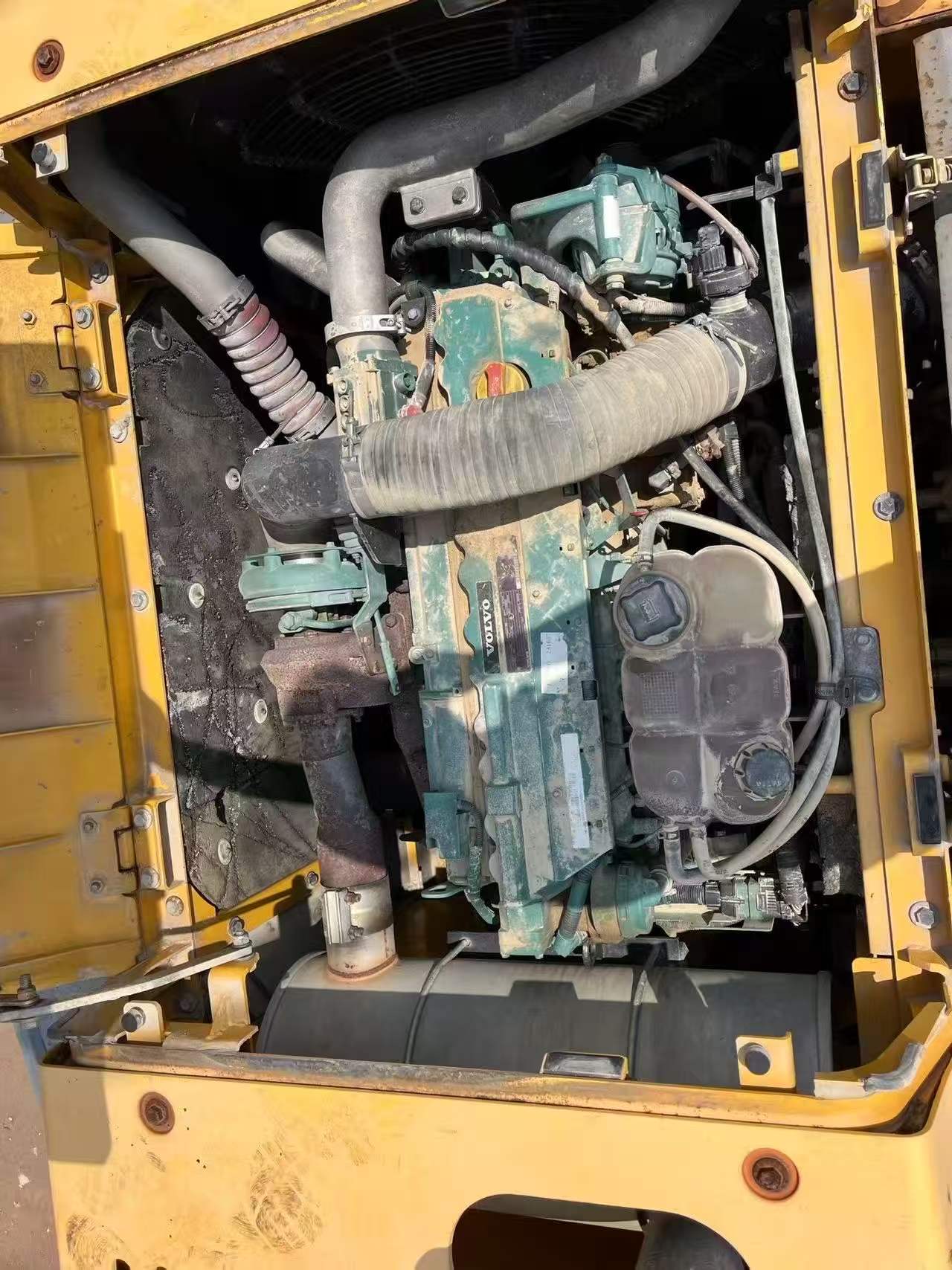 Buy Volvo L250G Used Excavator / 4 Buy Volvo L250G Used Excavator / 4