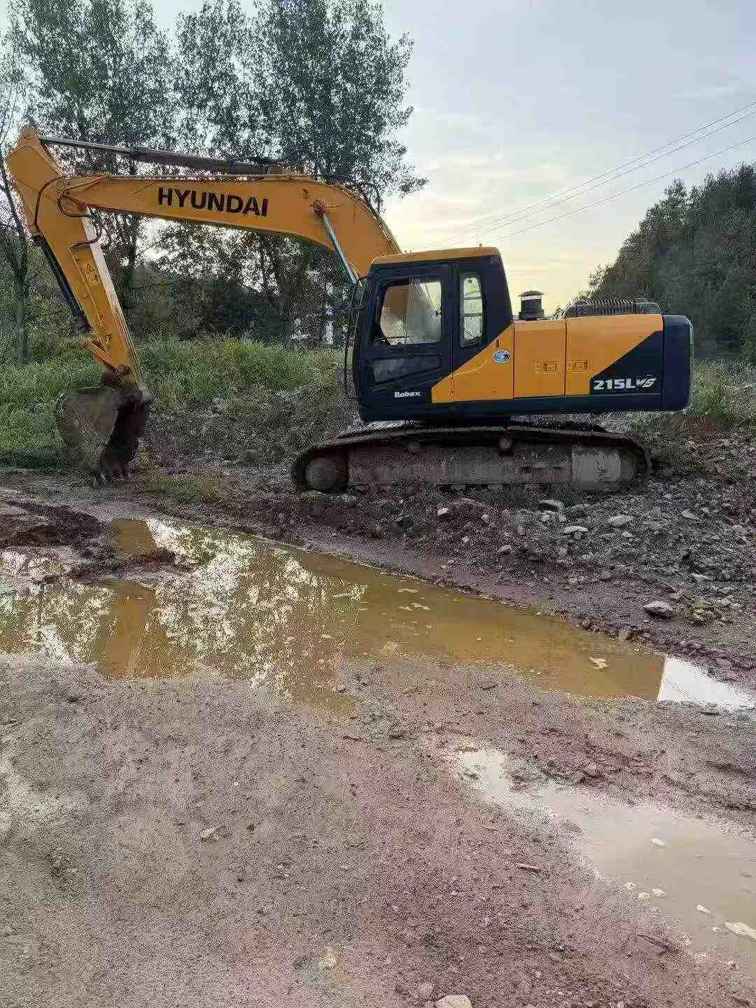 Buy Hyundai R215-7 Used Excavator / 1