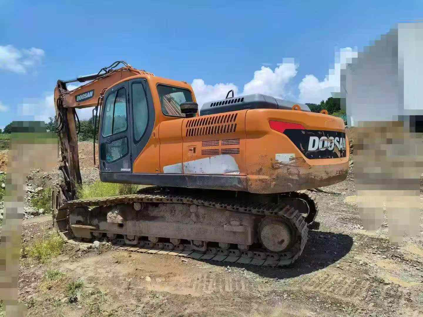 Buy Doosan DH220 Used Excavator / 2 Buy Doosan DH220 Used Excavator / 2