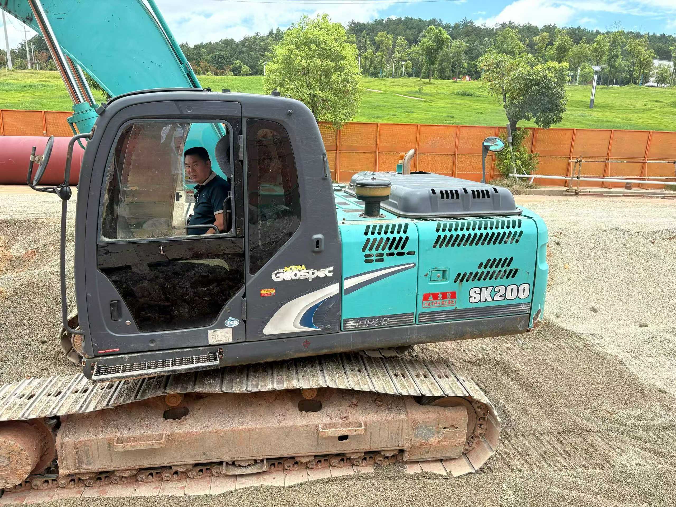 Buy Kobelco SK200 Used Excavator / 1