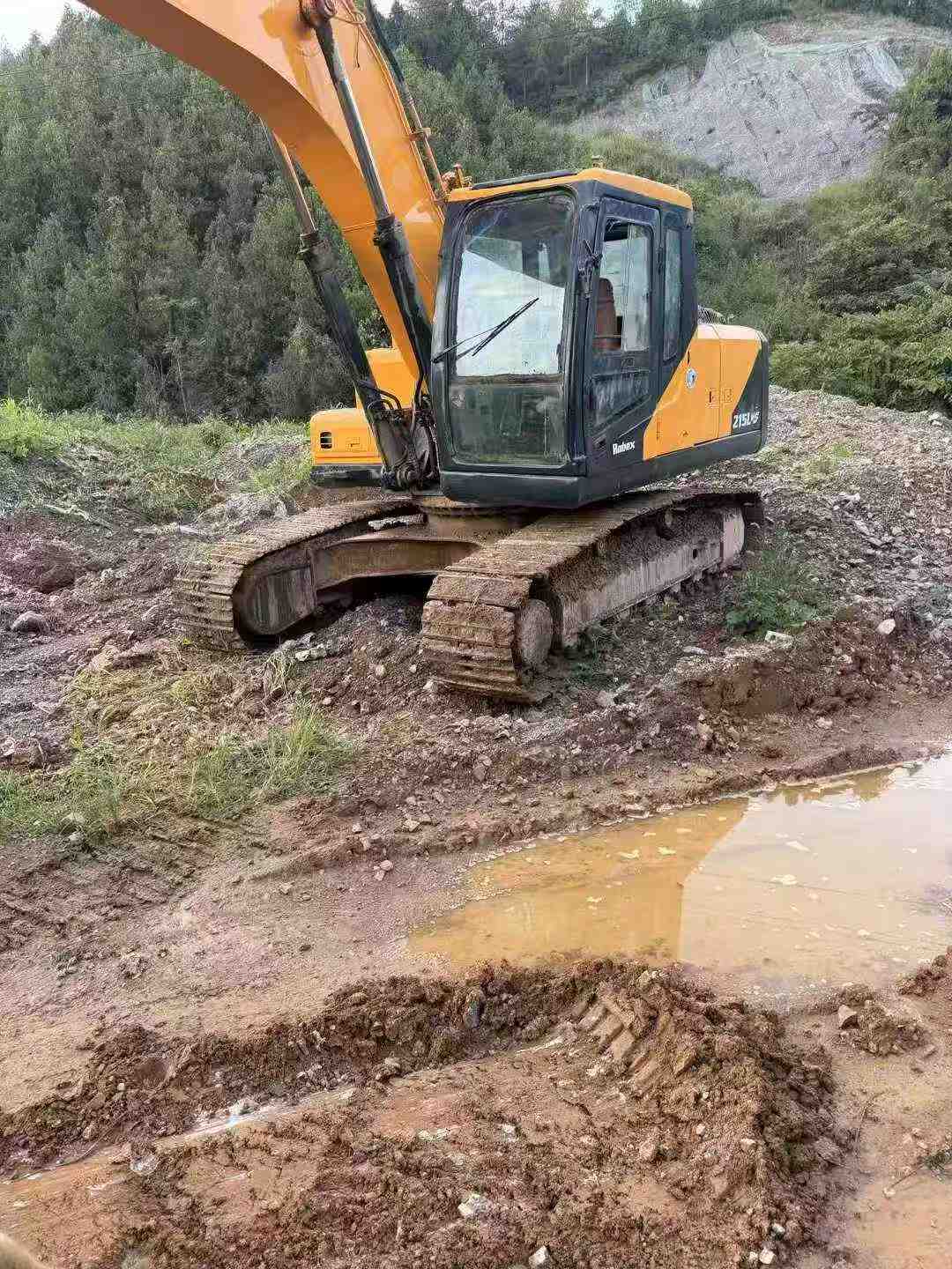 Buy Hyundai R215-7 Used Excavator / 7 Buy Hyundai R215-7 Used Excavator / 7