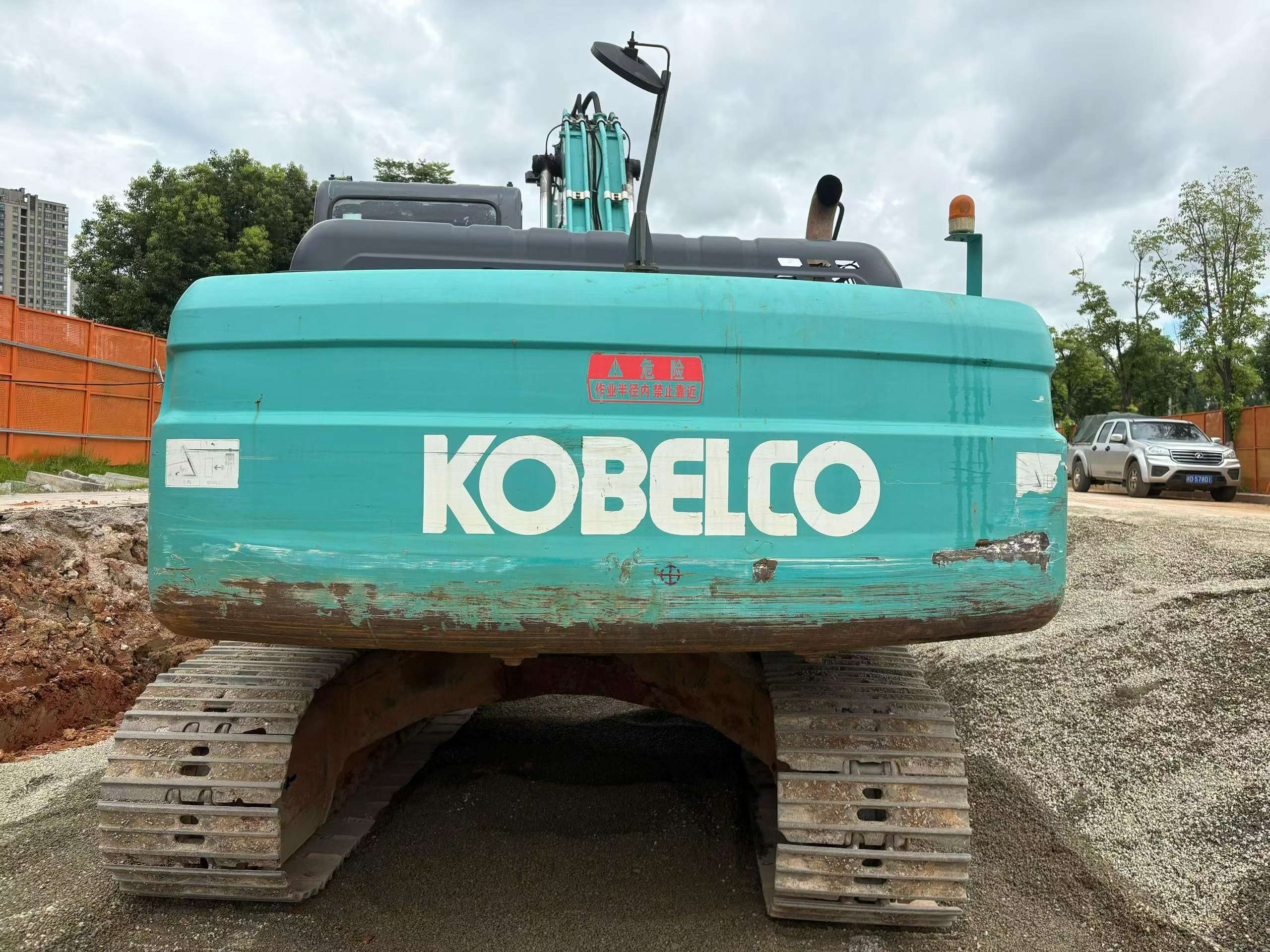 Buy Kobelco SK200 Used Excavator / 3 Buy Kobelco SK200 Used Excavator / 3