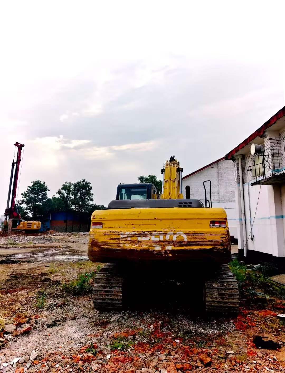 Buy Kobelco SK200-2 Used Excavator / 3 Buy Kobelco SK200-2 Used Excavator / 3