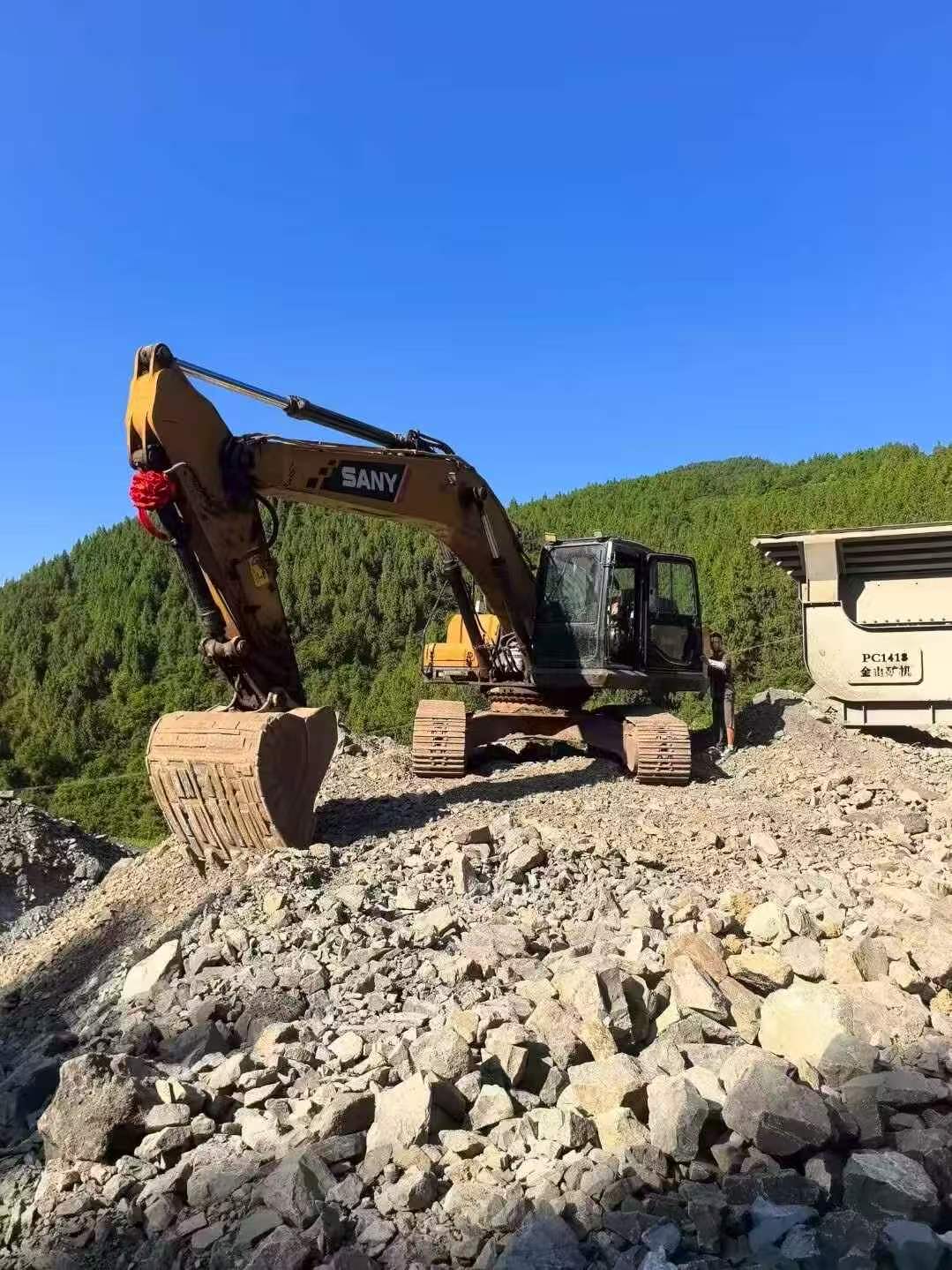 Buy Sany SY245H Used Excavator / 2 Buy Sany SY245H Used Excavator / 2