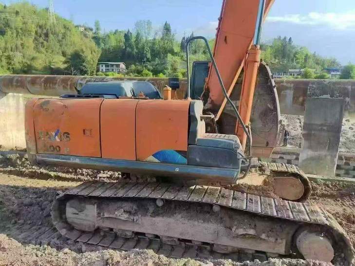 Buy Hitachi ZW250 Used Excavator / 1