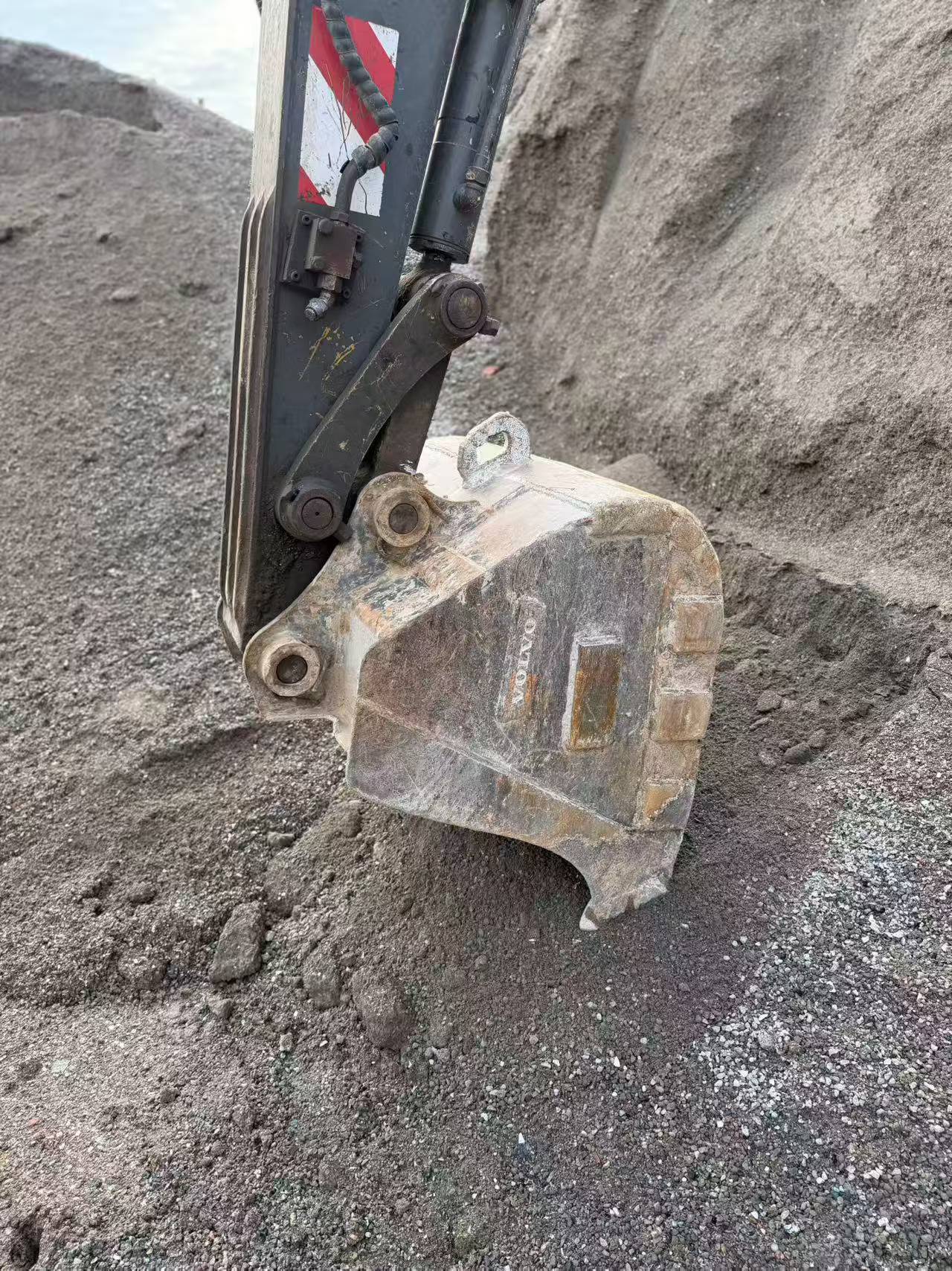 Compre Escavadeira Volvo EC75D Usada / 3 Compre Escavadeira Volvo EC75D Usada / 3