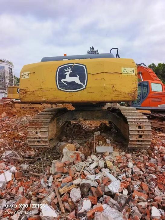 Buy JohnDeere E400LC Used Excavator / 1