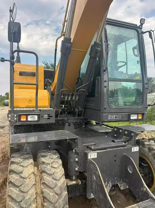 Buy XCMG XE150 Used Excavator / 1