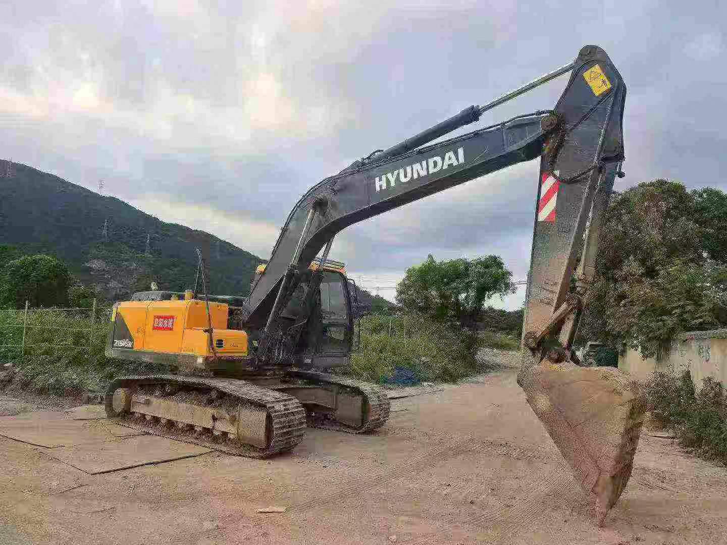 Buy Hyundai R215VS Used Excavator / 1