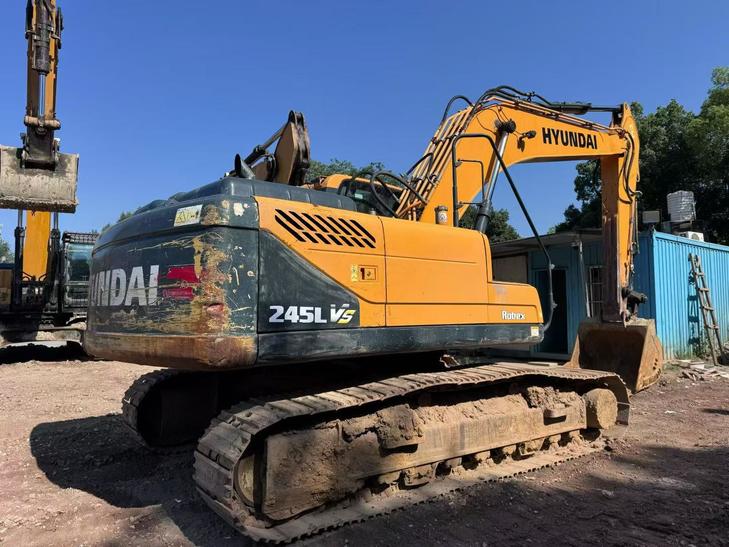 Buy Hyundai R225-7 Used Excavator / 1