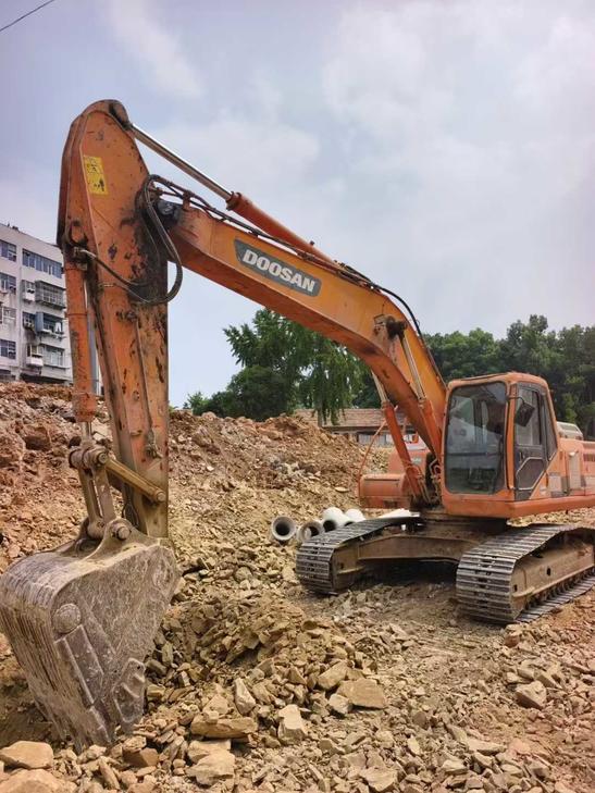 Buy Doosan DH220 Used Excavator / 1