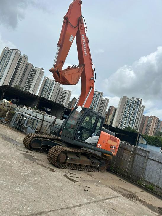 Buy Hitachi ZH200-5B Used Excavator / 1