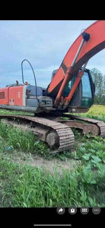 Buy Hitachi EX200-3 Used Excavator / 1