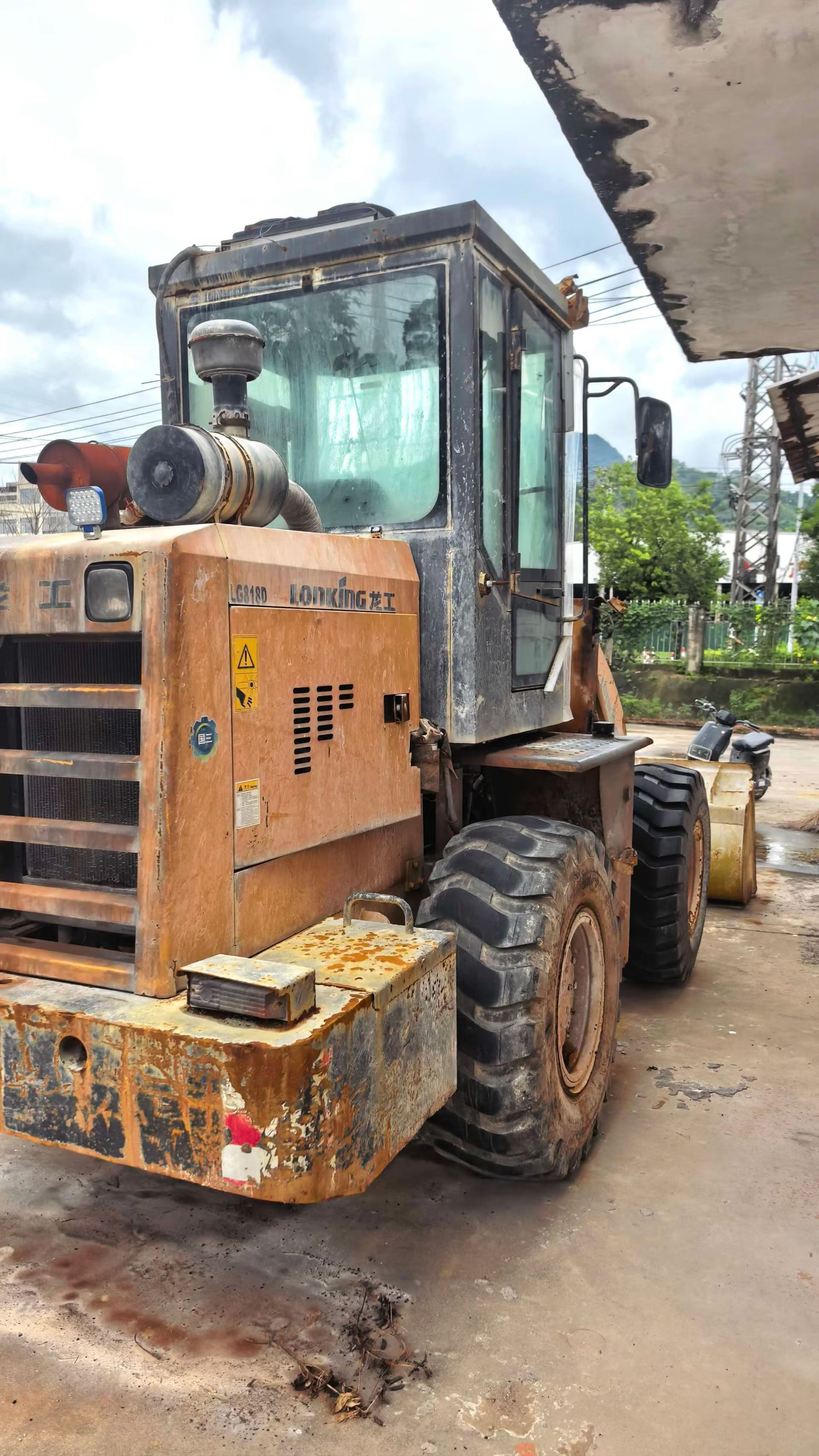 Compre Carregadeira Lonking LG818D Usada / 3
