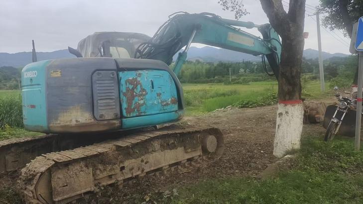 Buy Kobelco SK135 Used Excavator / 1