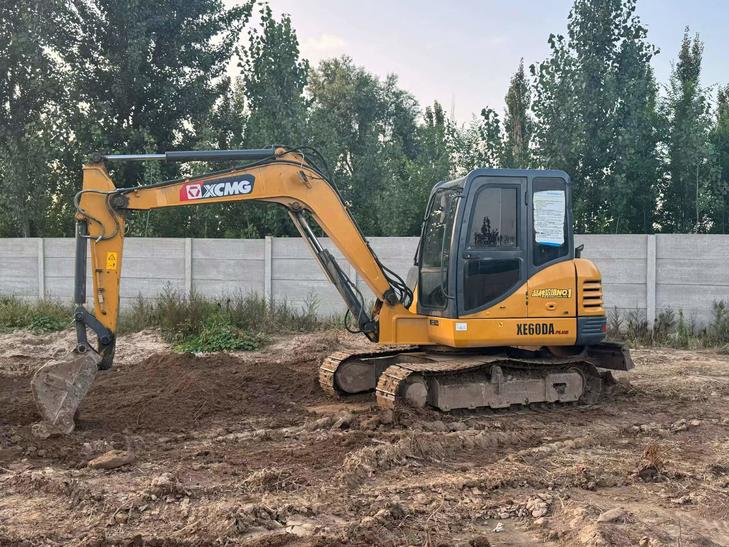 Buy XCMG XE60 Used Excavator / 1