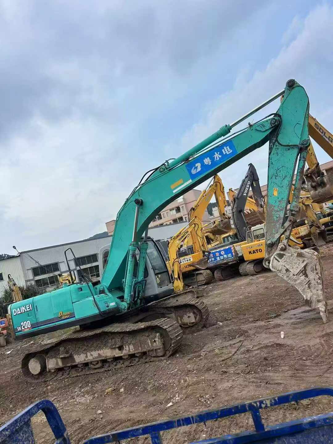 Buy Kobelco SK200-2 Used Excavator / 3 Buy Kobelco SK200-2 Used Excavator / 3