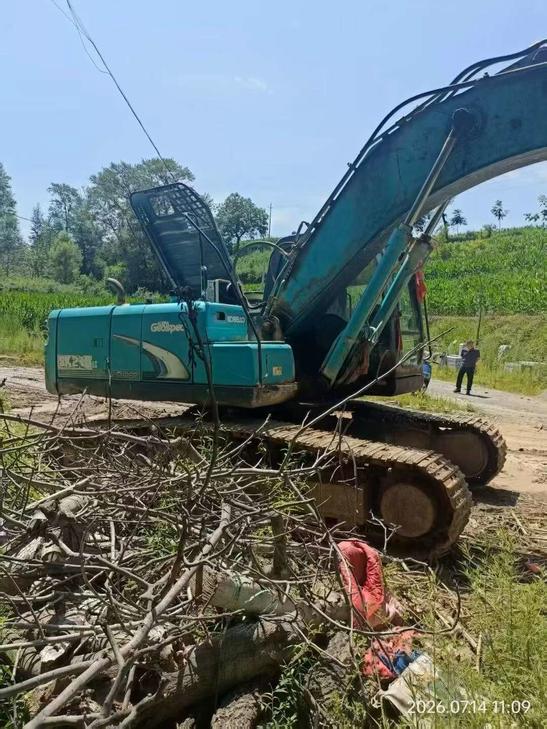Buy Kobelco SK210 Used Excavator / 1