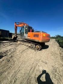 Buy Hitachi EX200-3 Used Excavator / 4 Buy Hitachi EX200-3 Used Excavator / 4