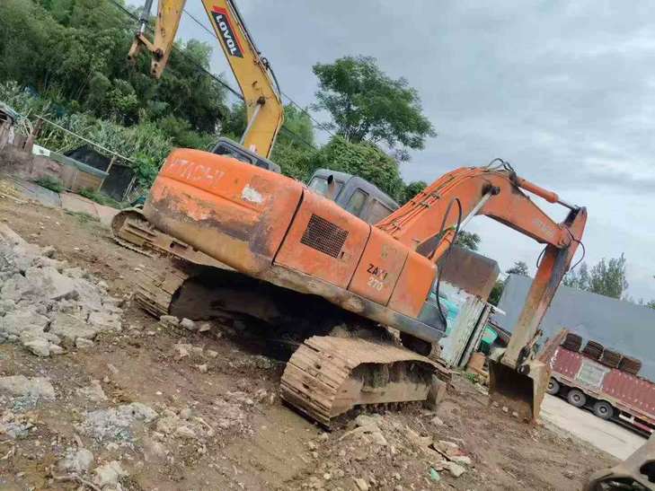 Buy Hitachi ZX240 Used Excavator / 1
