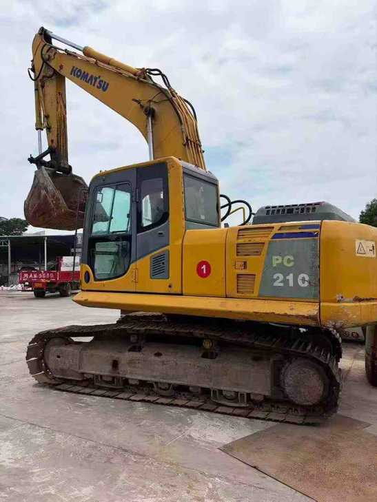 Buy Komatsu PC200-8 Used Excavator / 1