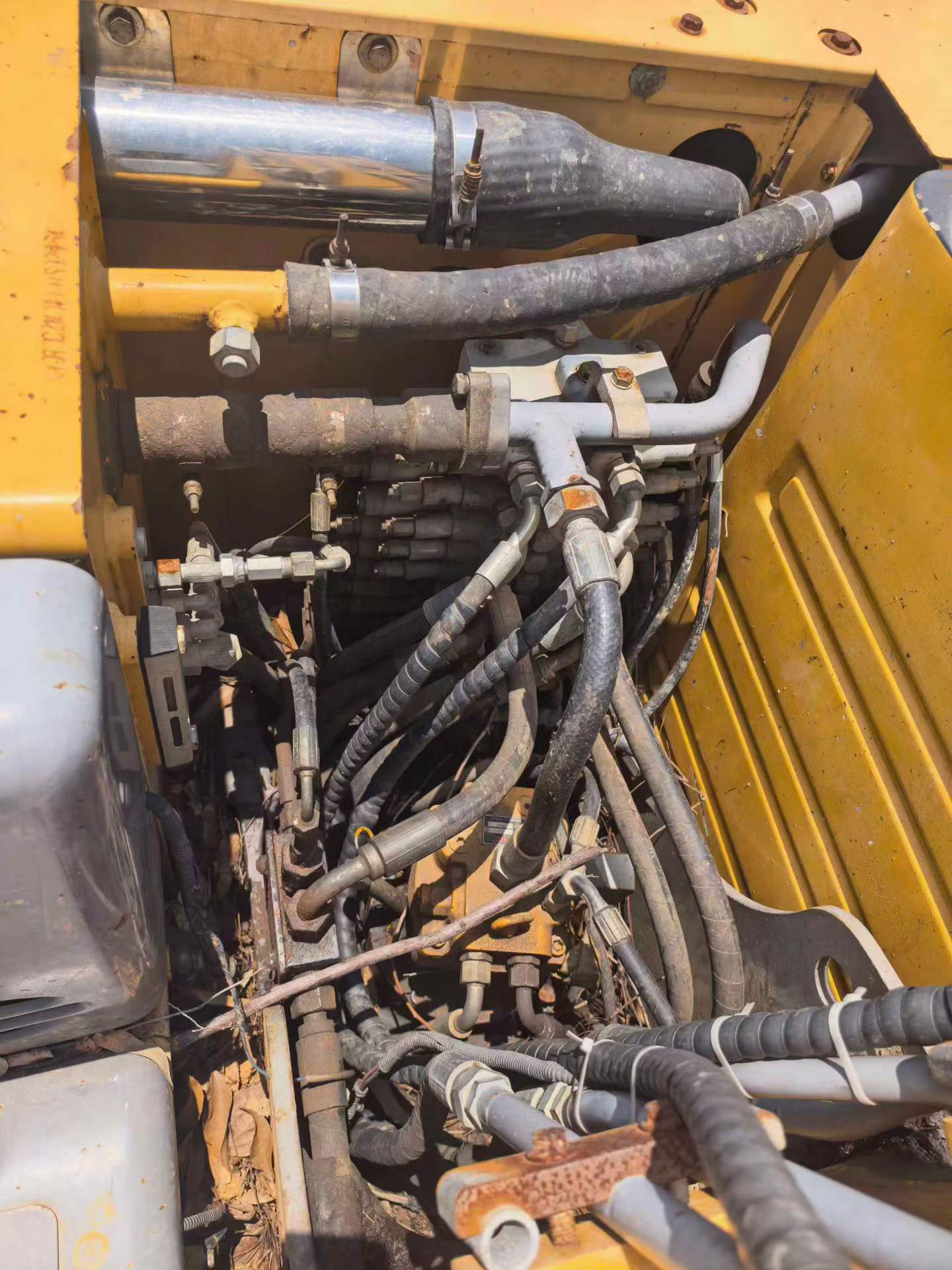 Buy XCMG XE85C Used Excavator / 3