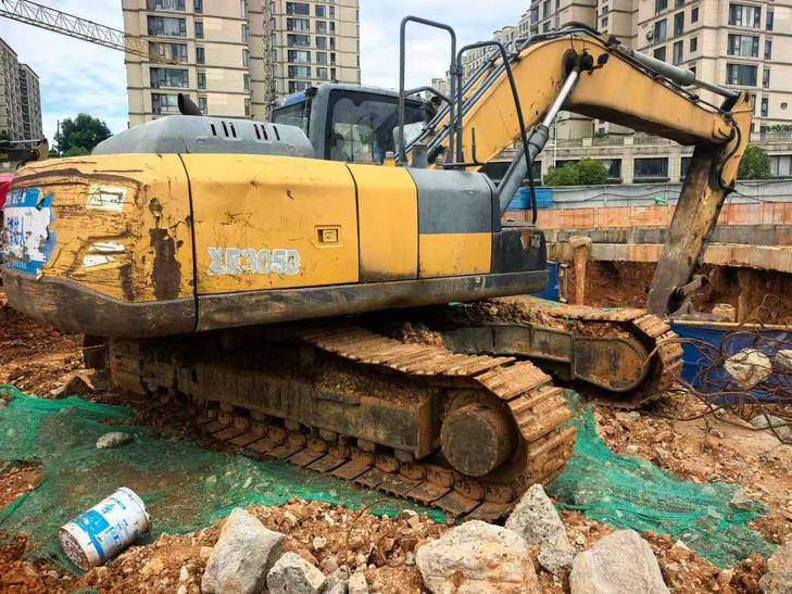 Buy XCMG XE270DK Used Excavator / 1