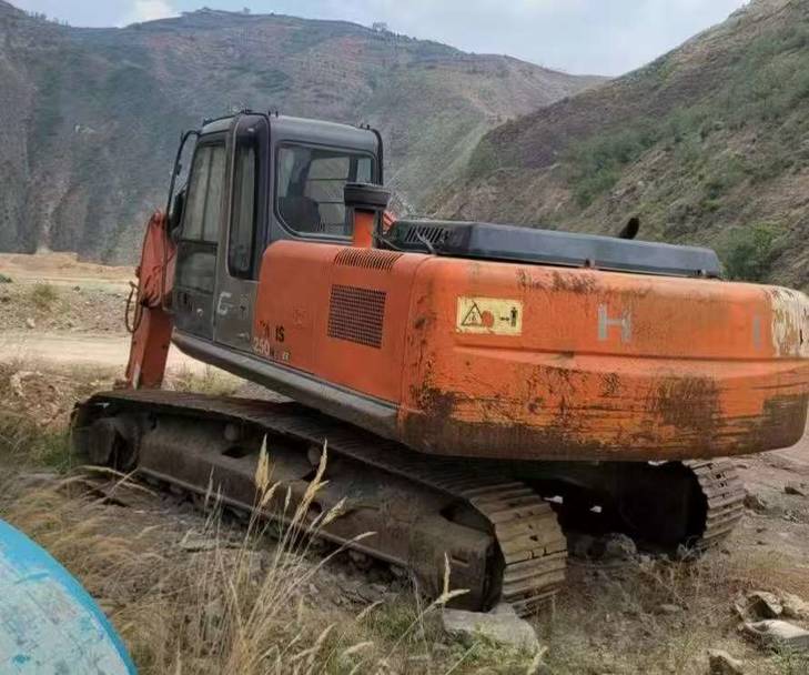 Buy Hitachi EX250-5 Used Excavator / 1