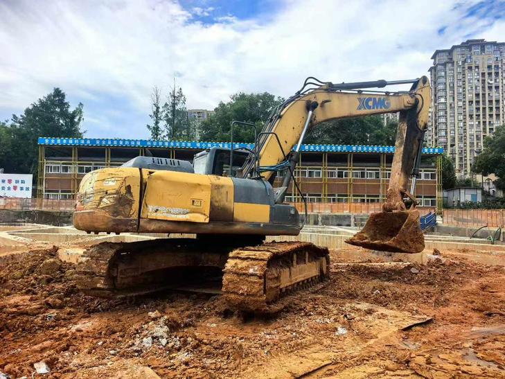 Buy XCMG XE270DK Used Excavator / 1