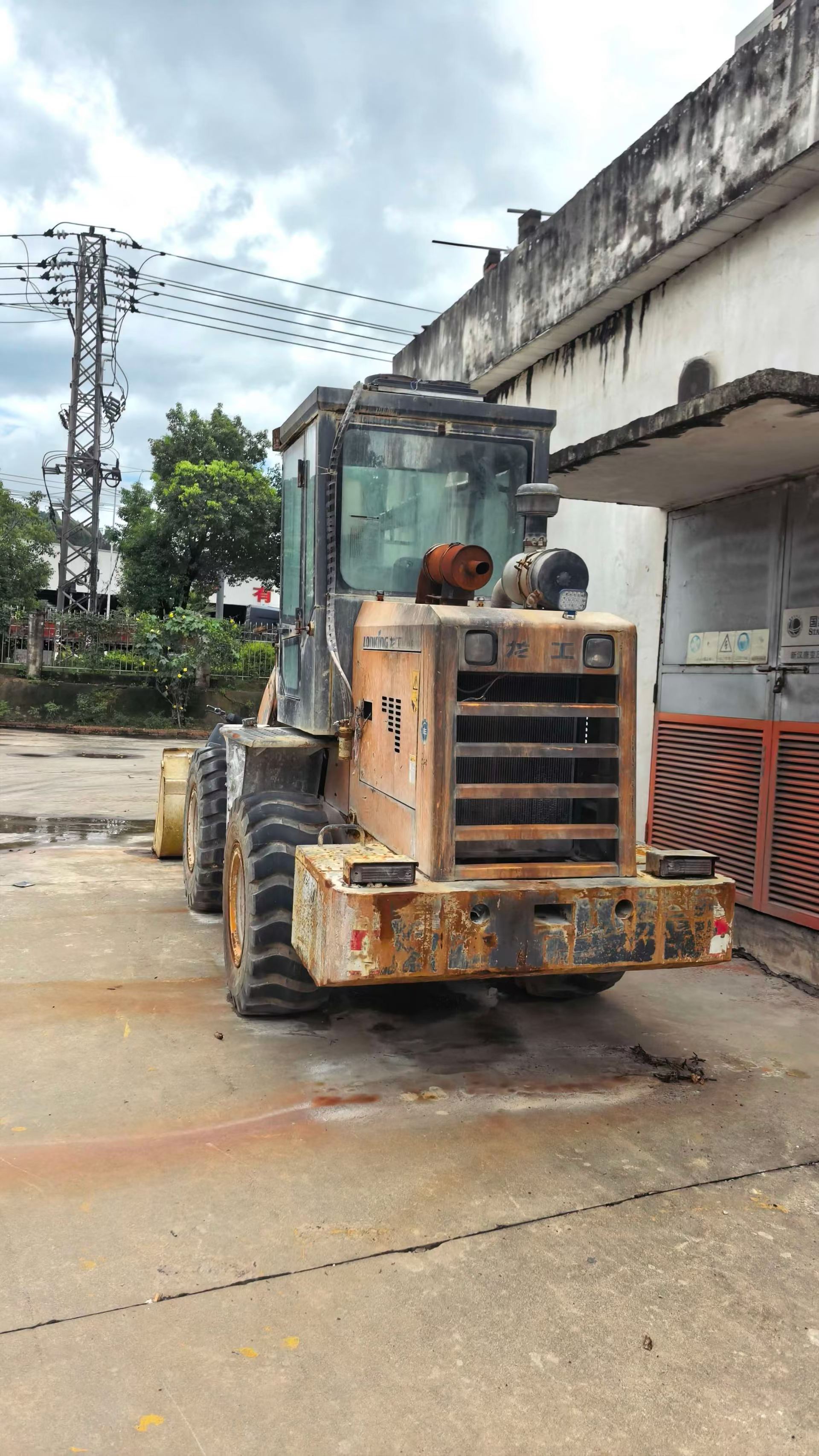 Compre Carregadeira Lonking LG818D Usada / 4