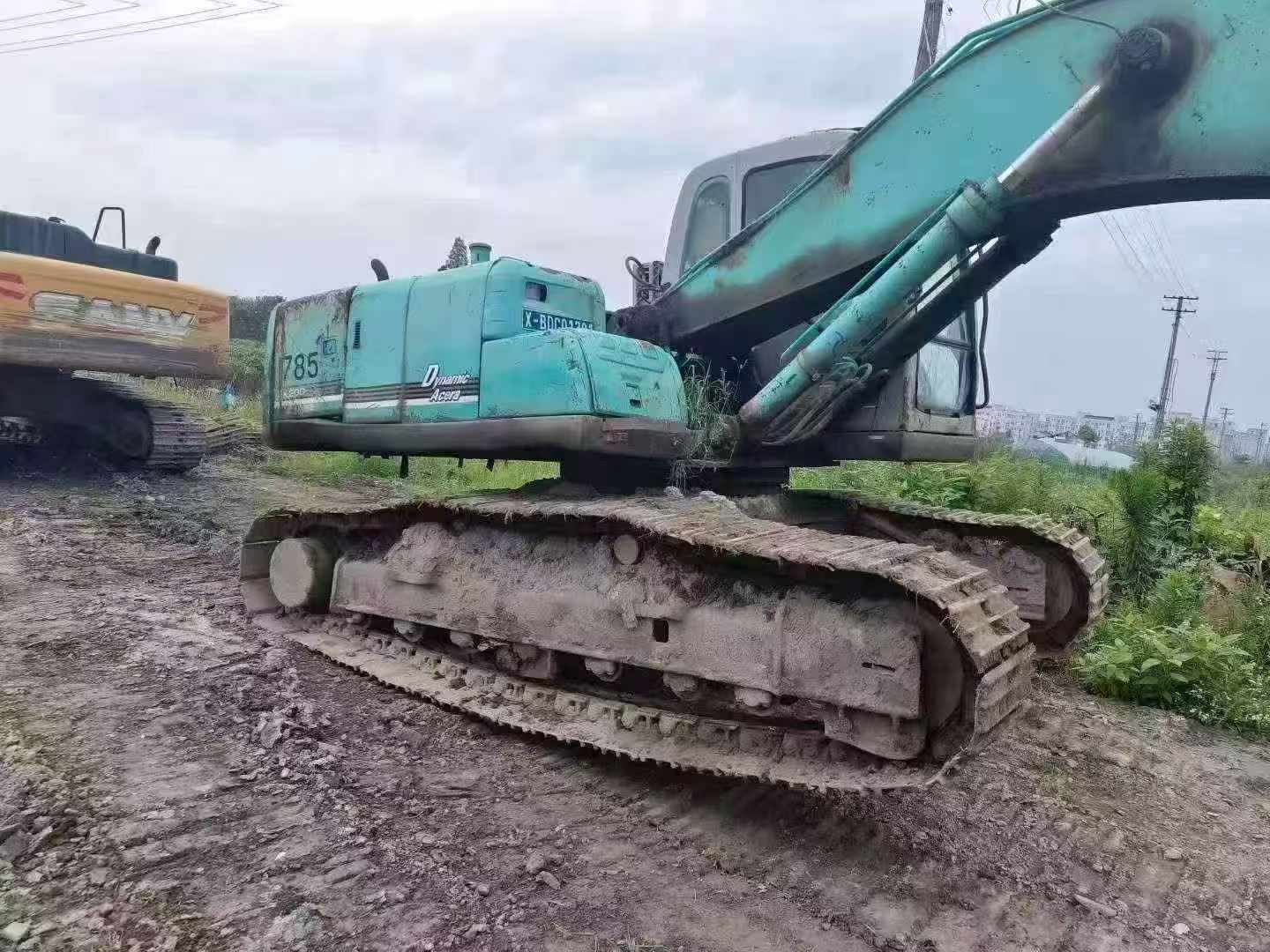 Buy Kobelco SK200-6 Used Excavator / 2 Buy Kobelco SK200-6 Used Excavator / 2