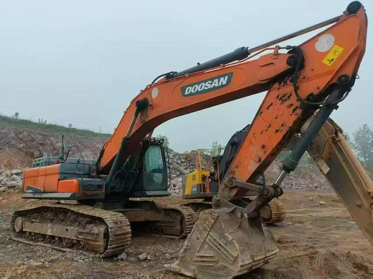 Buy Doosan DX380 Used Excavator / 1