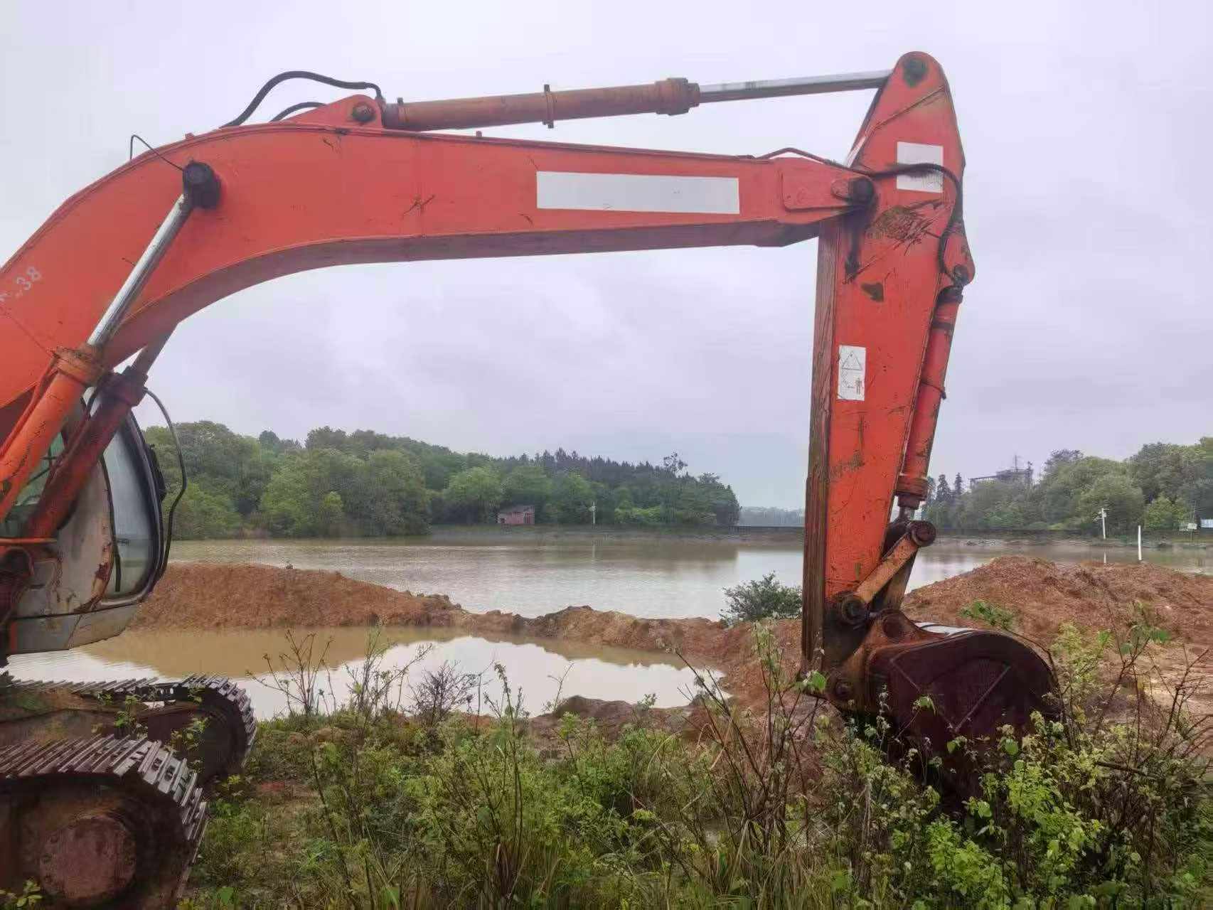 Buy Hitachi EX230-6 Used Excavator / 1