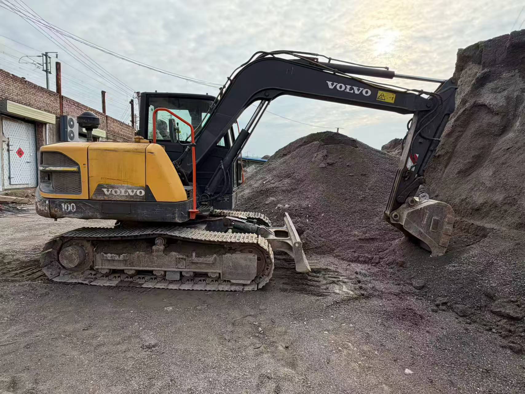 Compre Escavadeira Volvo EC75D Usada / 6 Compre Escavadeira Volvo EC75D Usada / 6
