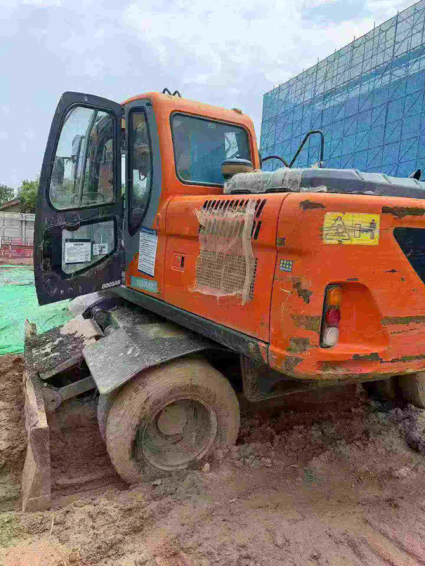 Buy Doosan DH150 Used Excavator / 4 Buy Doosan DH150 Used Excavator / 4