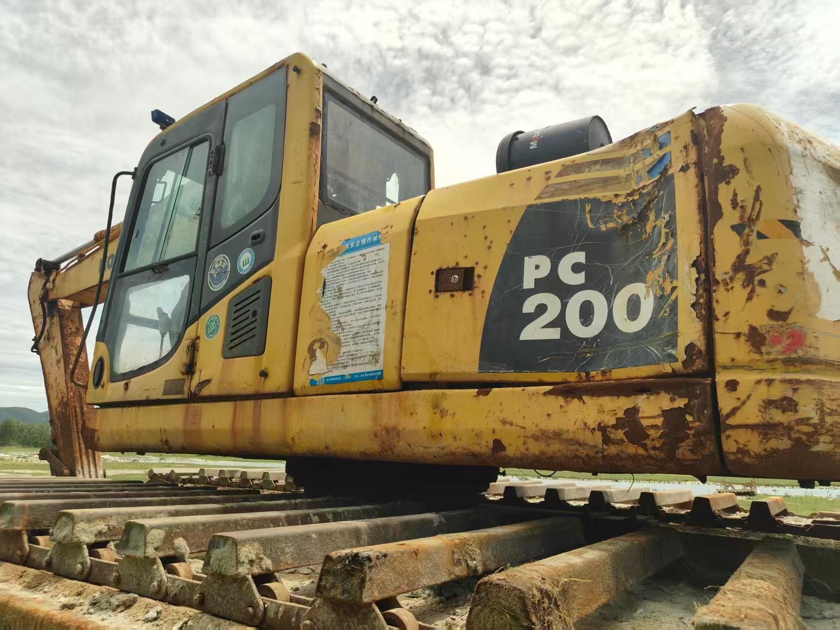 Buy Komatsu PC200-8 Used Excavator / 2 Buy Komatsu PC200-8 Used Excavator / 2
