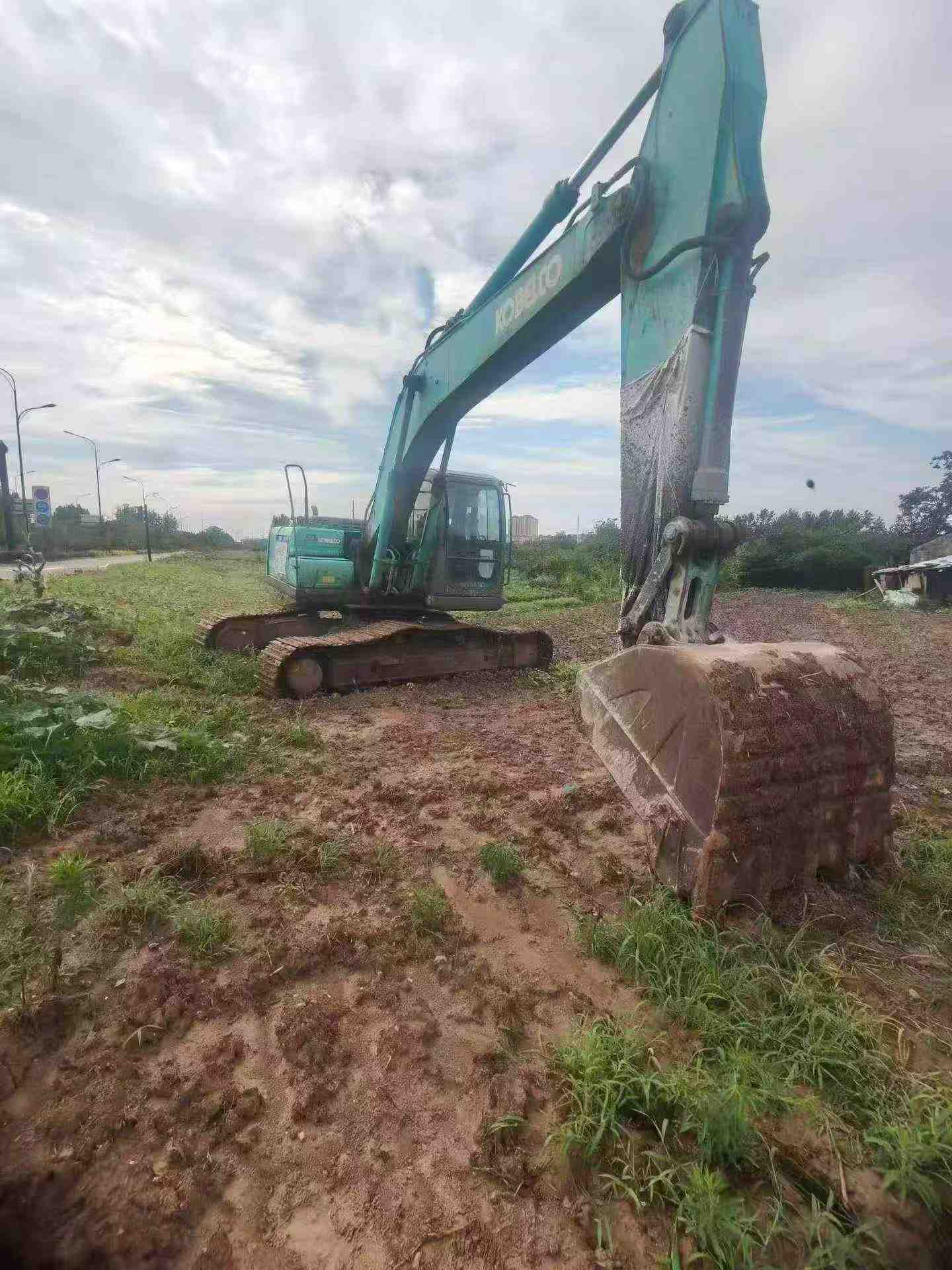 Buy Kobelco SK200 Used Excavator / 1