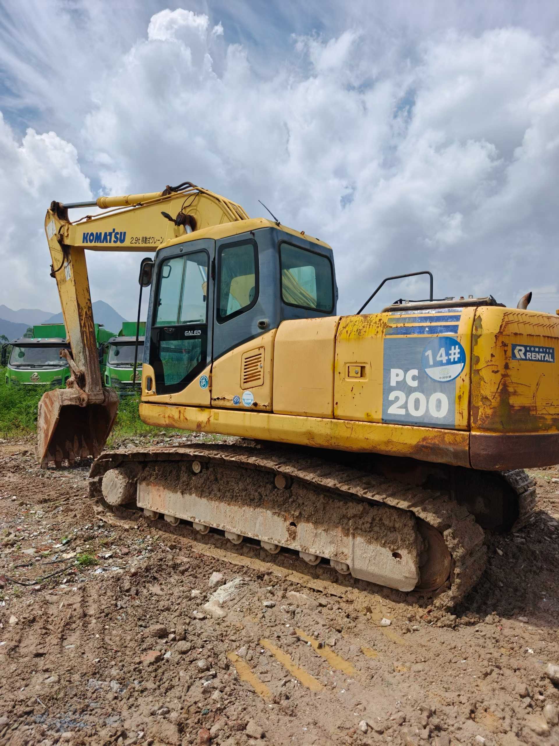 Buy Komatsu PC200-7 Used Excavator / 2 Buy Komatsu PC200-7 Used Excavator / 2