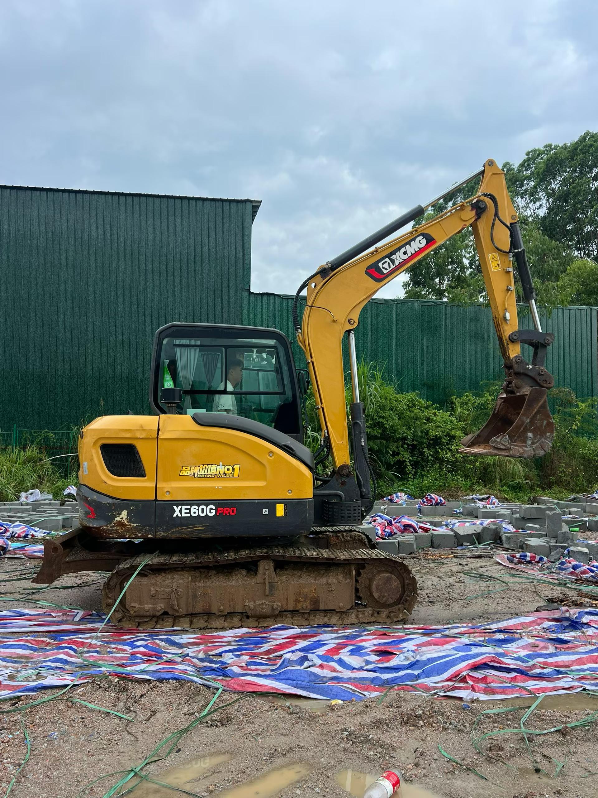 Buy XCMG XE60 Used Excavator / 1