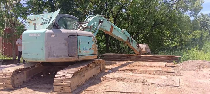 Buy Kobelco SK135 Used Excavator / 1