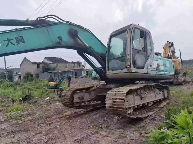 Buy Kobelco SK200-6 Used Excavator / 1