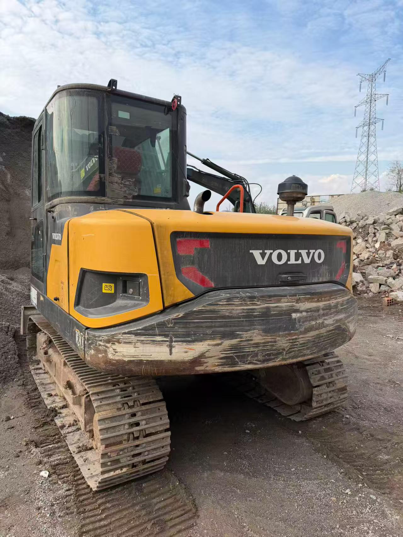 Compre Escavadeira Volvo EC75D Usada / 5 Compre Escavadeira Volvo EC75D Usada / 5