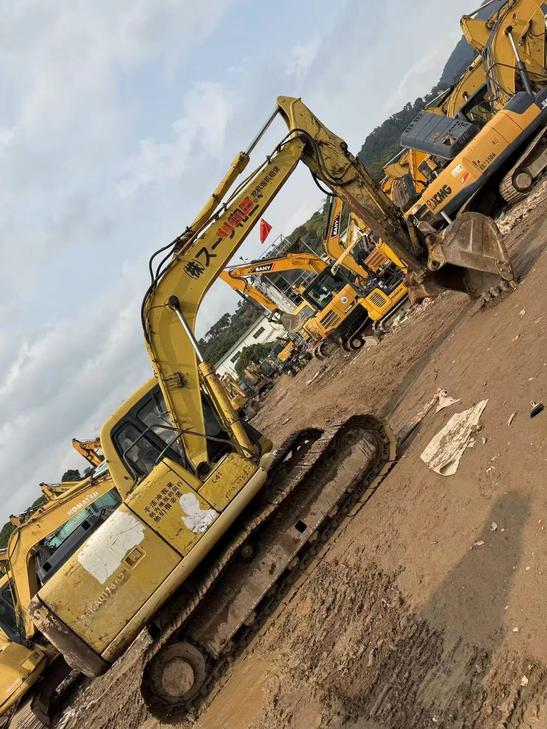 Buy Komatsu PC120-6 Used Excavator / 1