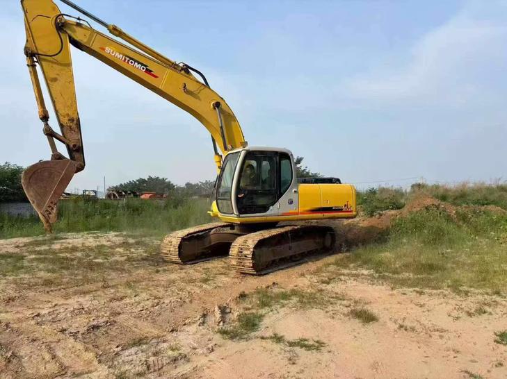 Buy Sumitomo SH200 Used Excavator / 1