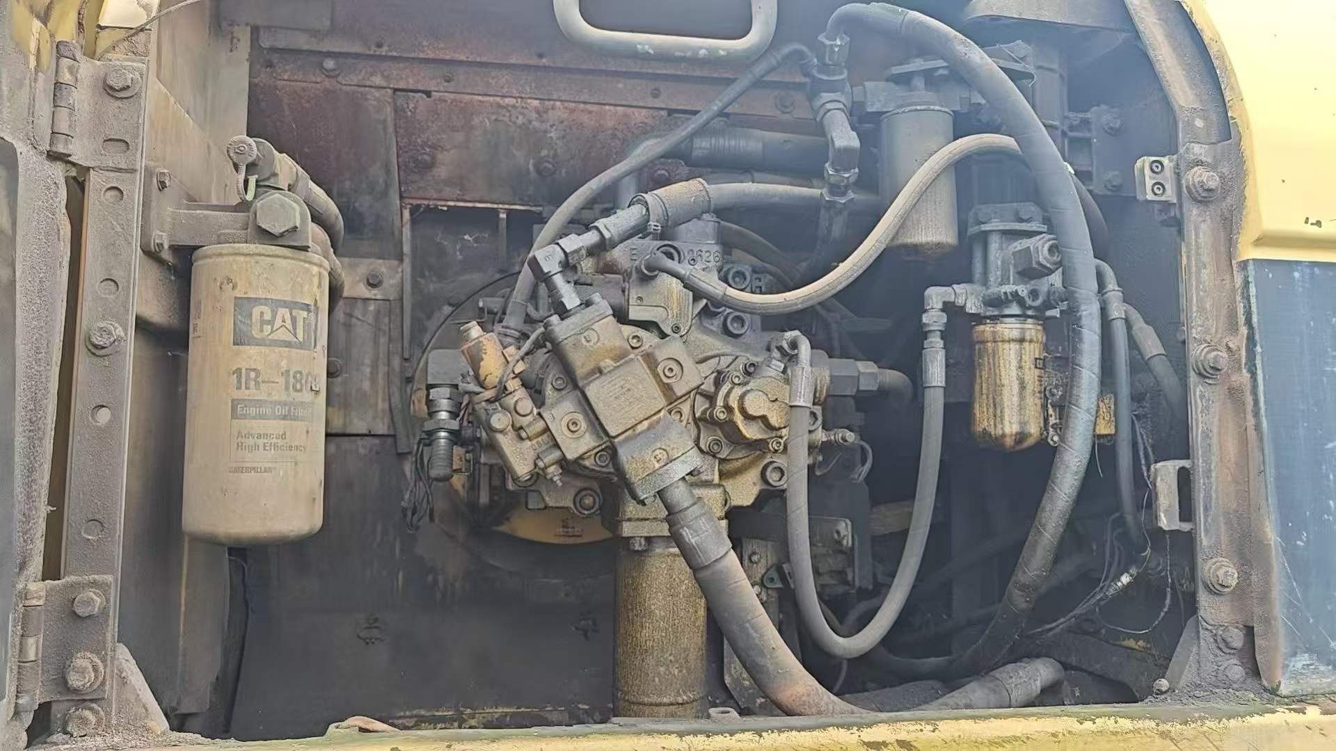 Buy Caterpillar 330B Used Excavator / 4