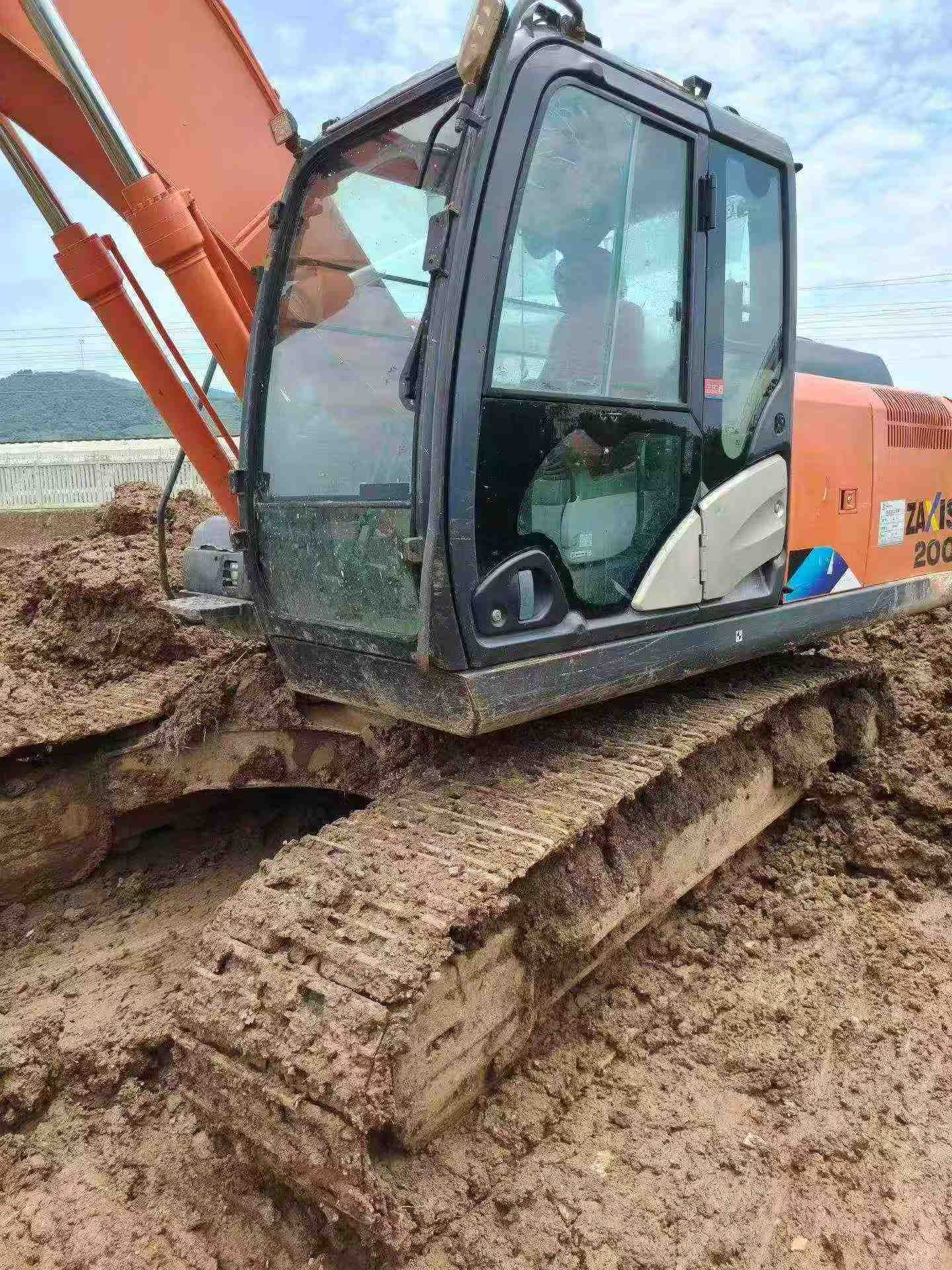 Buy Hitachi ZH200-5A Used Excavator / 2